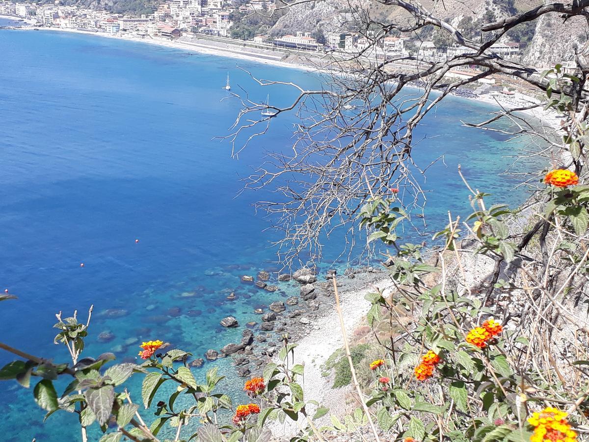 B&B Fragranza Di Sicilia 지아르디니낙소스 외부 사진